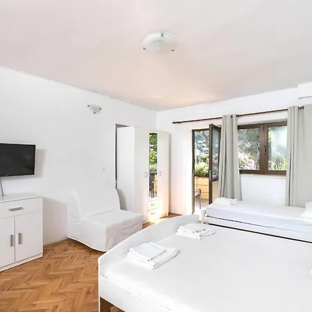 Apartment House Ariva - With Balcony 3 Adults - A1 *