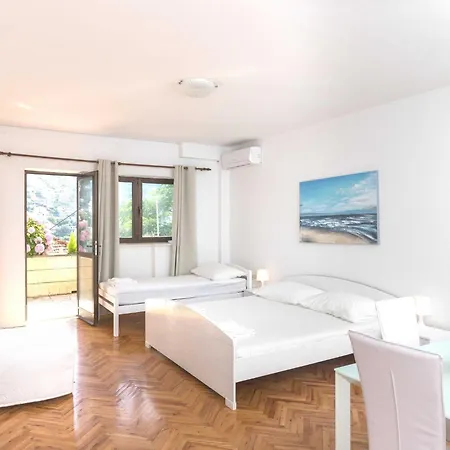 House Ariva - With Balcony 3 Adults - A1 Apartman *